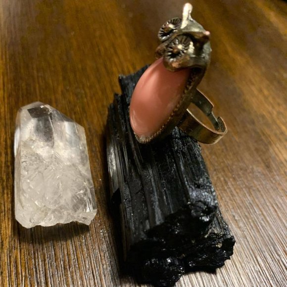 Vintage Owl Ring with Peach Stone - Picture 2 of 2